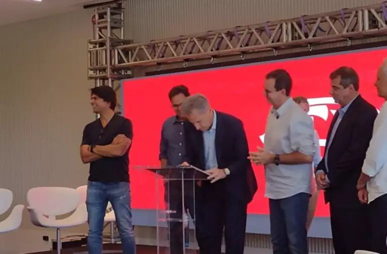 dirigentes-do-flamengo-novo-estadio Flamengo avança na construção de seu estádio próprio no Rio de Janeiro