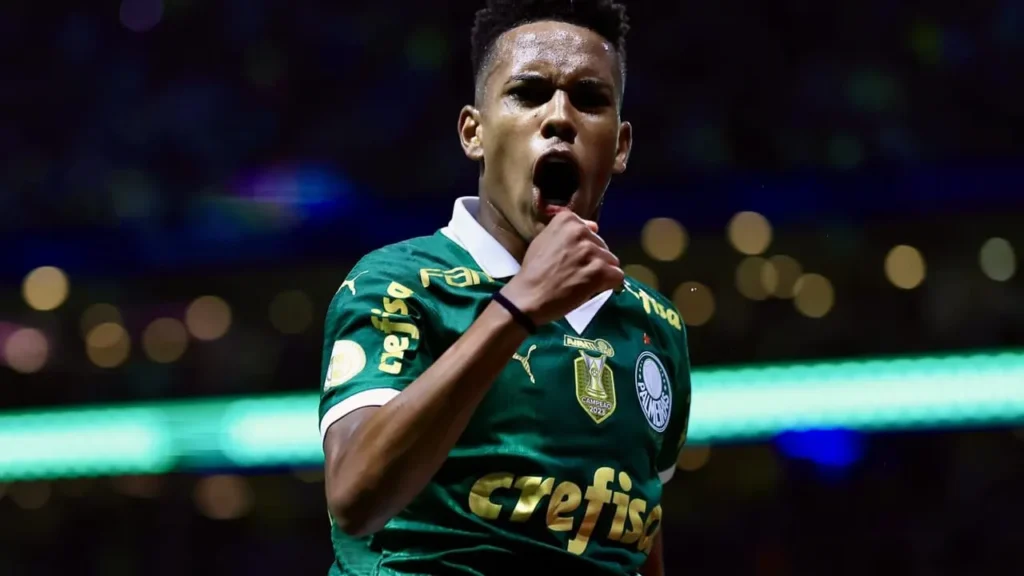 estevao-gol-1024x576 Palmeiras supera vaias e mantém vivo o sonho do título com 35 finalizações em noite tensa