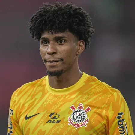 hugo-souza Negociação entre Corinthians e Flamengo por Hugo Souza entra em fase decisiva