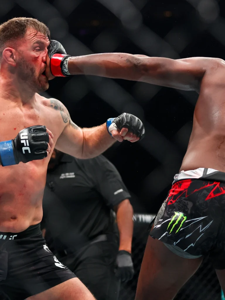 jon-jones-768x1024 Jon Jones brilha no UFC 309 e nocauteia Stipe Miocic com facilidade