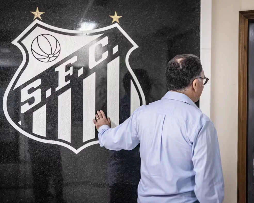 santos-bastidores Santos acelera planejamento para 2025 com foco em reforços e mudanças internas